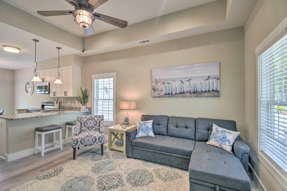 Ocean Isle Beach Home with Shared Lanai and Grill
